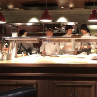 The Kitchen Salvatore Cuomo GINZA - オープンキッチン中央