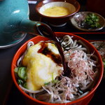 手打 神代そば - とてもコシの強い、噛んで風味を味わうと申しましょうか。自然薯の粘りも最高でした。