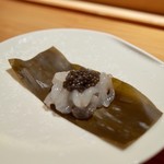 寿しの吉乃 - 白海老の昆布〆 キャビア添え