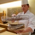 寿しの吉乃 - 鯖炙り中