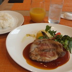 イースト ウィンド ガイエン - 三元豚ロースのサルティンポッカ風