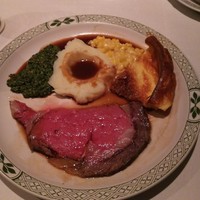 ロウリーズ・ザ・プライムリブ 恵比寿ガーデンプレイス店 - マッシュポテトも美味しいです！ランチサイズでも厚めです
