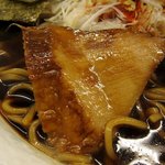 Nikusobasouhonzanjimbouchoukeisuke - 肉そば 極み（醤油）　厚切りモモチャーシュー