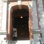 Cafe 1894 - 控えめな入口が秘密めいて素敵