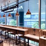 プレッセ シブヤ デリ マーケット - 車椅子用のカウンターがあります