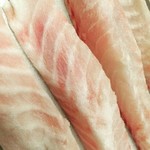 Sushi Bar にぎりて - 熟成15日のチャイロマルハタ！見てください！この脂がまわった魚！美味しそうでしょ？