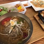 Ham Bi Je - 冷麺とチーズダッカルビのセット。ボリューム感がありつつ、ヘルシーなのが嬉しいです。