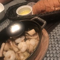 R restaurant & bar - 