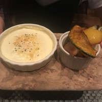 R restaurant & bar - 