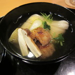 懐石料理 はし本 - お椀：焼き鱧・松茸・煮麺・焼きナス・三つ葉・錦糸卵 