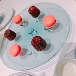 Ysm - 小菓子  フランボワーズマカロン、カヌレ