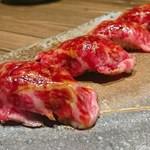 Niku baru GAM - 和牛赤身の肉寿司（2貫480円）