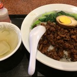 台湾客家料理 新竹 - 「魯肉飯」は美味しいスープと謎の乳酸菌飲料付き！