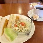 トゥルーハートカフェ - ブレンドコーヒー380円とハムトーストのモーニング