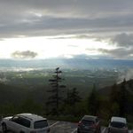 十勝岳温泉 湯元 凌雲閣 - 厚い雲に閉ざされていた富良野盆地が現れる。神々しいまでの光景！