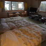 十勝岳温泉 湯元 凌雲閣 - 夕食を終えて部屋に戻ると、3名分の布団が敷かれていました