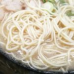 博多王将 - 麺は中細麺、う～ん。