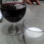 タカナシミルクレストラン - 赤ワインと牛乳（曜日限定のサービス）