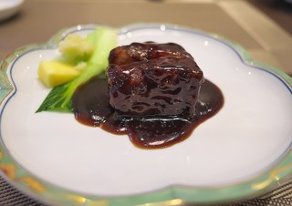 HAMA SYOU - 黒酢の角煮の酢豚。表面はパリッと衣をかけて。その技量はスゴイ！