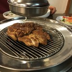 흥부골숯불돼지갈비 - 