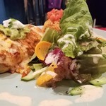 ピンク カウ - サラダも盛りつけ味良し