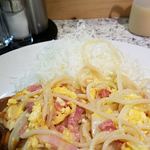 ロビン - 奥の千切りキャベツ