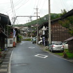 宿場町の外れにあります