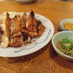 酒とタイ料理 ピッサヌローク - ガイヤーン、チリソース、レモンソース