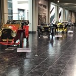 MUSEUM CAFE CARS & BOOKS - 車の展示会場