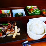 くつかけダイニング - 信州ハーブ鶏炭火焼３種の調味だれ御膳　2,400円