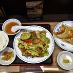 豚肉とキャベツの味噌炒め定食、890円+ジャンボ餃子3ヶ360円