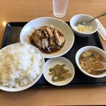 佳隆軒 - 定番定食の蒸し鶏辛いタレ定食
      ご飯が進みます