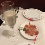 ル・キャトルズ - スパークリングワインと共に