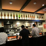 鶴の蔵 - お洒落なカウンターのみ喫煙可能