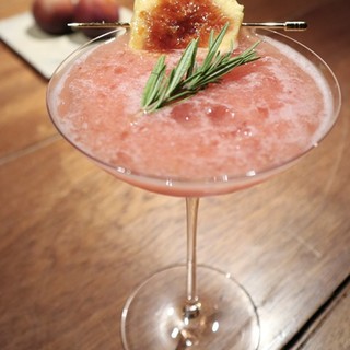 旬を迎えた果汁たっぷりのフルーツを、オリジナルカクテルで。