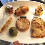 泉北堂 - (左上から)焼きﾁｮｺﾃﾞﾆｯｼｭ、沖縄ｳｲﾝﾅｰﾛｰﾙ､ﾊﾟﾝﾌﾟﾃﾞｨﾝｸﾞ､ｶﾂｻﾝﾄﾞ､抹茶あんﾊﾟﾝ､ｵﾚﾝｼﾞとｷｳｲのﾌﾞﾚｯｻﾝ､ｽﾋﾟﾅｯﾁ