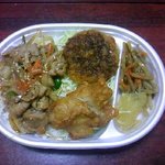 ほっかほっか亭 - 料理写真:ボリュームたっぷりの『得弁当』420円がおすすめです。