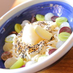 侍.うどん - 侍うどん×椛村砂丘葡萄園コラボ「シャインマスカットうどん」