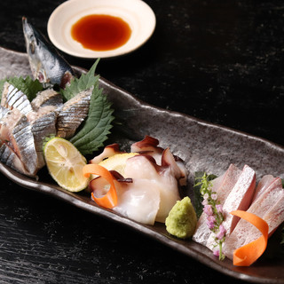 Don't underestimate anything other than offal! The [fish sashimi] carefully selected by the chef is also amazingly delicious.