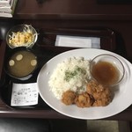 快活CLUB - 唐揚げランチ！
      唐揚げは5個入ってます！
      味噌汁！