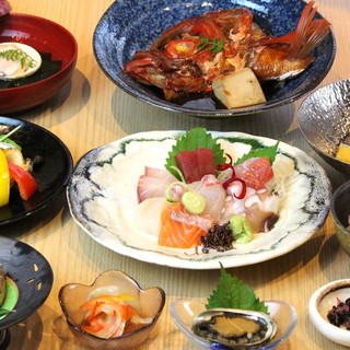 旨い魚、ここにあり！四季折々の旬魚をお得なコースでお届け。