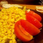 焼肉問屋 牛蔵 - トマトコーンサラダ