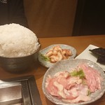 焼肉のひみつ基地 - 