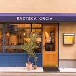 Enoteca ORCIA - 大きな窓のある開放的な空間です