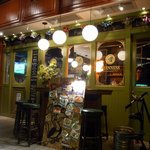 The AVERY'S IRISH PUB - ドストライクって感じです。 真ん中にある照明がいい感じをかもしだしていますね。