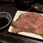 丿貫 - 厚切り炙り肉刺し
