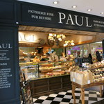 PAUL アトレ四谷店 - エントランス。床の白黒チェックが好き！