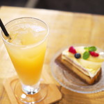 パティスリー MIU - 洋梨のタルト、グレープフルーツジュース