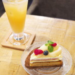 パティスリー MIU - 洋梨のタルト、グレープフルーツジュース