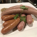 Fussanobirugoya - 福生産ソーセージの盛り合わせ 1,200円。